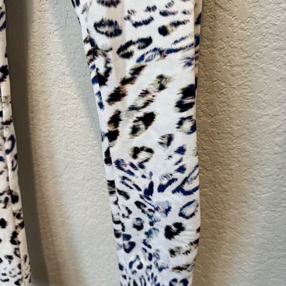 Varley Bicknell White Blue Leopard Animal Print Mesh Leggings - Size XS - EUC - Picture 3 of 8